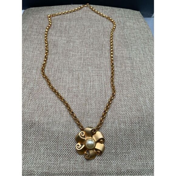 Vintage Simulated Pearl Pendant Necklace Goldtone Costume Jewelry - Picture 3 of 8